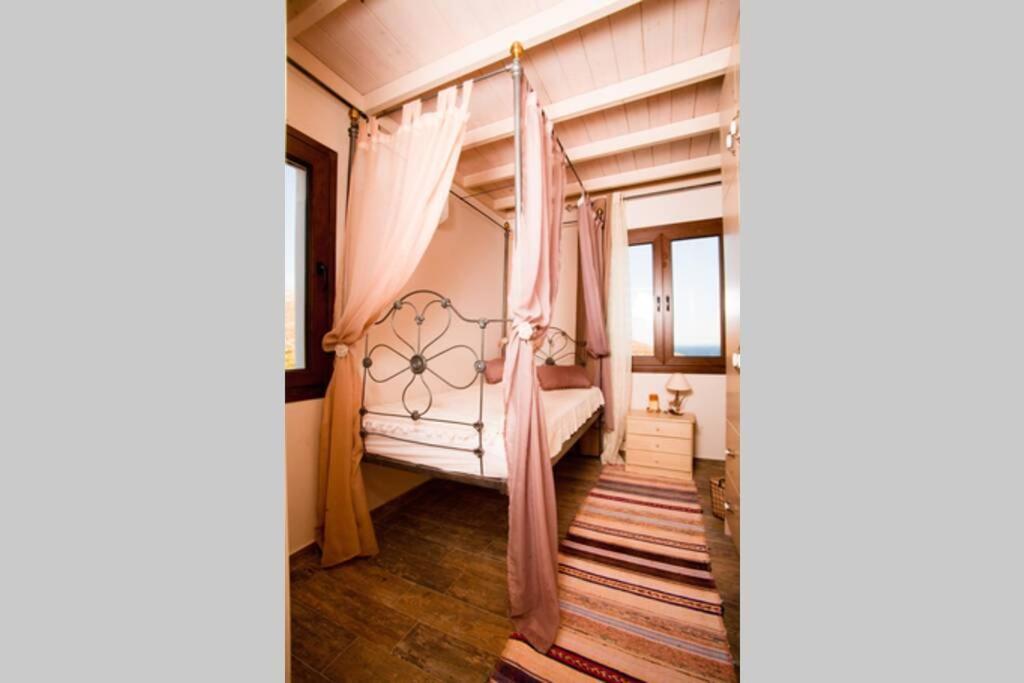 Вилла Nikis Seaside House Vlichadia Экстерьер фото
